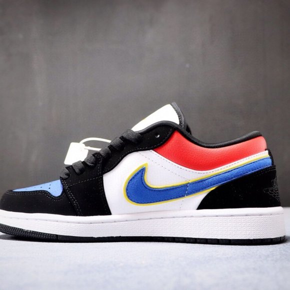 Athletic_Shoes